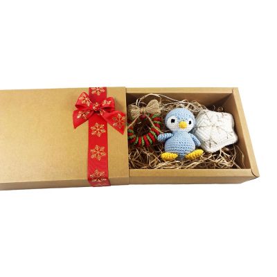 3 decorațiuni pentru brad croșetate handmade Blue Penguin în cutie cadou